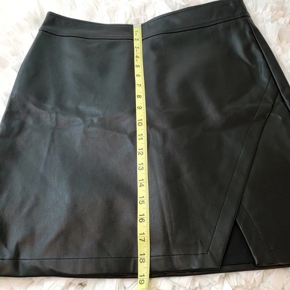 LOFT | FAUX WRAP FAUX LEATHER ASYMMETRICAL BLACK SKIRT WOMEN'S SIZE 8P - Picture 14 of 17